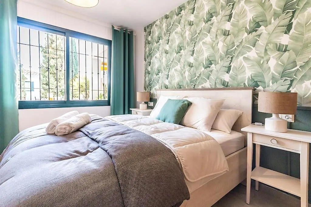 Stunning Ground Floor Apartment! Benalmádena 0*,  Španělsko