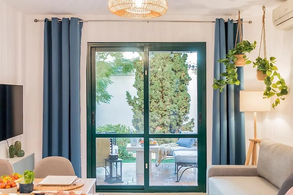Stunning Ground Floor Apartment! Benalmádena 0*,  Španělsko